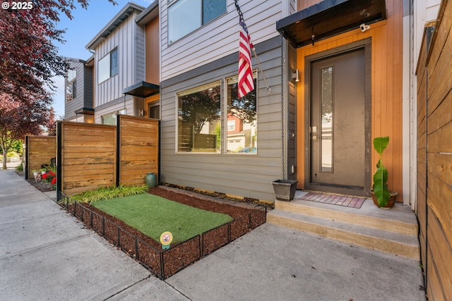 125 N 44th Pl, Ridgefield, WA 98642 - view of exterior entry featuring board and batten siding