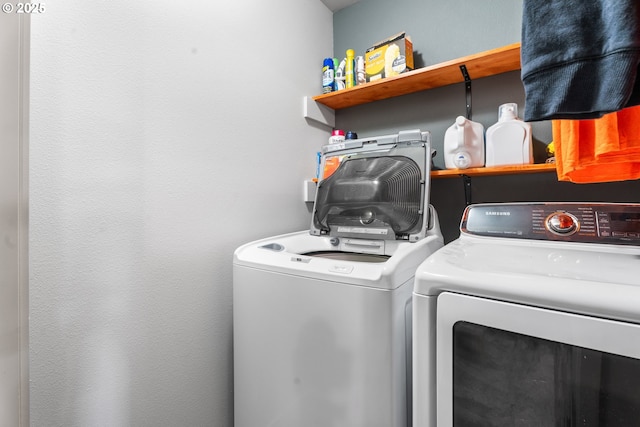 125 N 44th Pl, Ridgefield, WA 98642 - washroom featuring independent washer and dryer