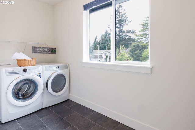 19386 Juniper Ct, Oregon City, OR 97045 - clothes washing area with laundry area, baseboards, separate washer and dryer, and a healthy amount of sunlight