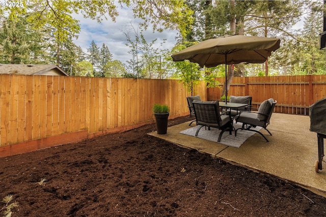 19386 Juniper Ct, Oregon City, OR 97045 - view of yard with a fenced backyard, outdoor dining area, and a patio area