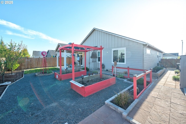 1531 Washington St, Independence, OR 97351 - view of play area featuring a garden and a fenced backyard