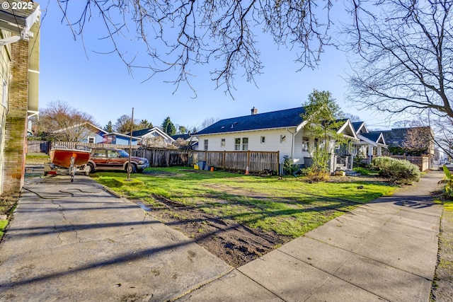 view of front facade featuring a front yard