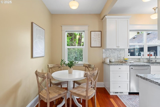 dining room with dark wood-style floors and baseboards