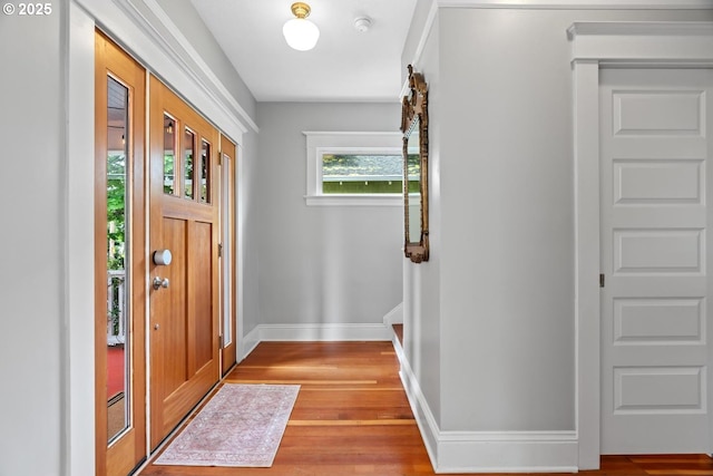 foyer featuring wood finished floors and baseboards