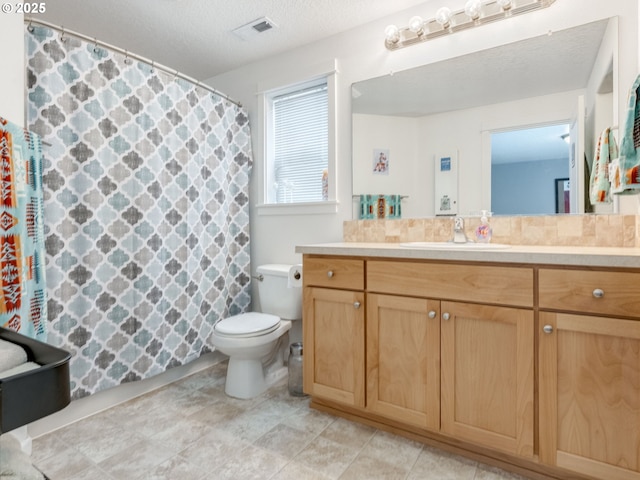 3190 Lily Ln, Mcminnville, OR 97128 - bathroom featuring vanity, toilet, and a shower with shower curtain