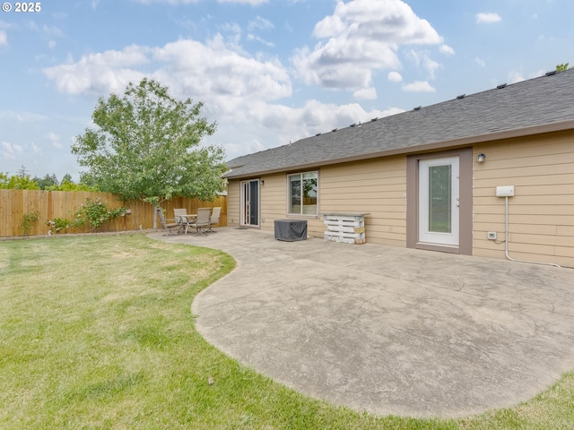 3190 Lily Ln, Mcminnville, OR 97128 - view of yard featuring a patio area