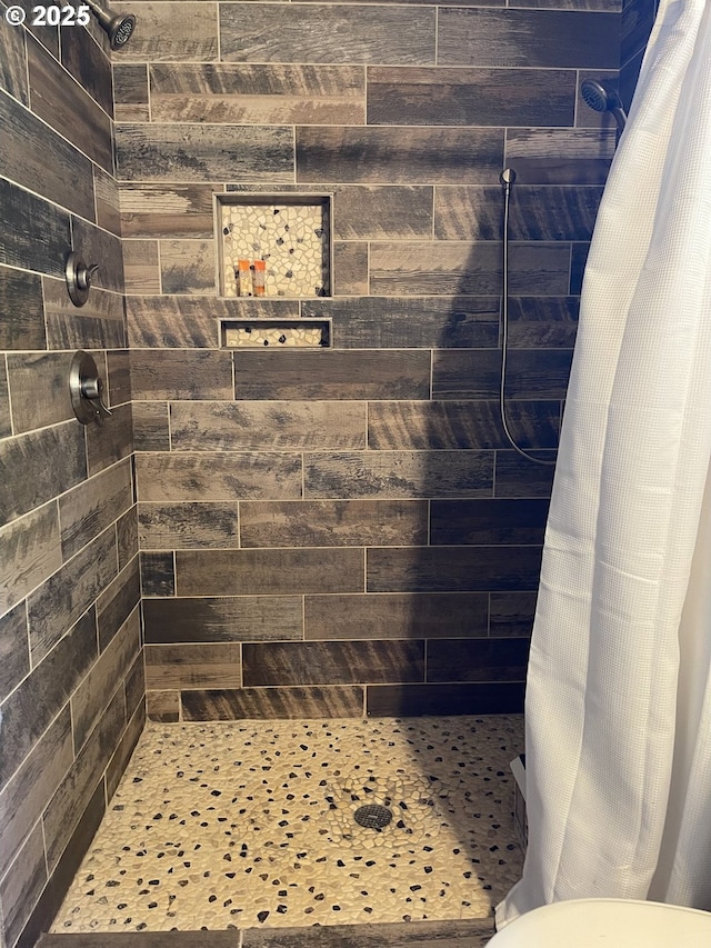 24291 SW Rogers Rd, Sheridan, OR 97378 - bathroom with a tile shower and toilet