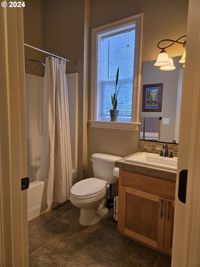 899 NW Angel Heights Rd, Stevenson, WA 98648 - bathroom featuring vanity, shower / bath combo with shower curtain, and toilet