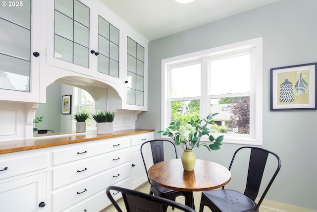 1830 N Winchell St, Portland, OR 97217 - dining area featuring plenty of natural light