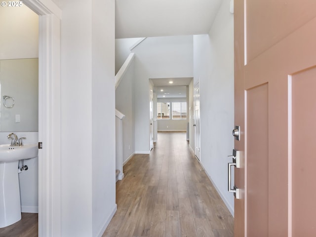 1555 Nolan Ave SE, Albany, OR 97322 - foyer with light wood-style flooring and baseboards