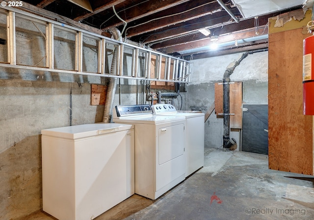 laundry room featuring independent washer and dryer