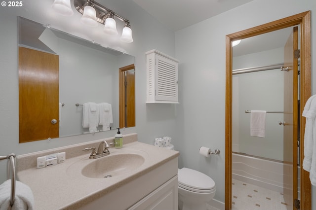 full bathroom featuring enclosed tub / shower combo, vanity, and toilet