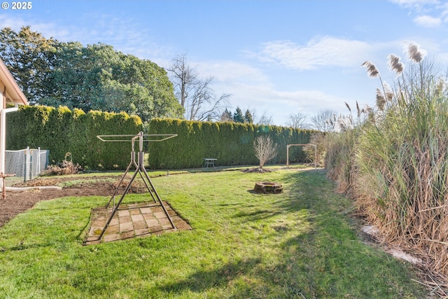 view of yard with a fire pit