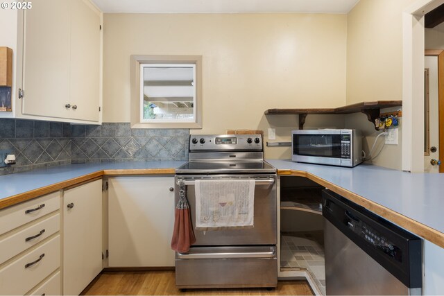 939 Buckhorn Rd, Roseburg, OR 97470 - kitchen with stainless steel appliances, light countertops, and decorative backsplash
