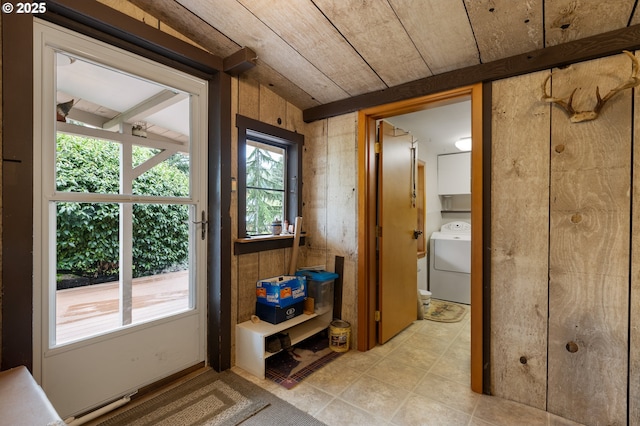 939 Buckhorn Rd, Roseburg, OR 97470 - entryway featuring plenty of natural light, washer / dryer, and light tile patterned flooring