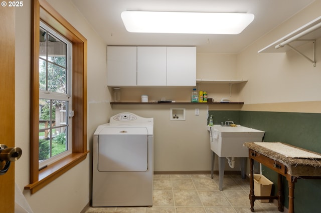 939 Buckhorn Rd, Roseburg, OR 97470 - laundry area featuring washer / clothes dryer, light tile patterned flooring, baseboards, and cabinet space