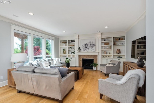 living area featuring ornamental molding, a fireplace with flush hearth, light wood-style flooring, recessed lighting, and baseboards