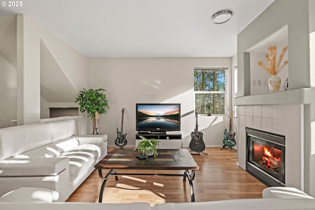 living area featuring light wood-style flooring and a fireplace