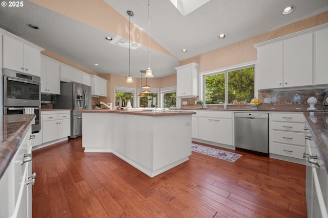 1421 SE 79th Ct, Vancouver, WA 98664 - kitchen featuring stainless steel appliances, healthy amount of natural light, decorative backsplash, vaulted ceiling, and recessed lighting