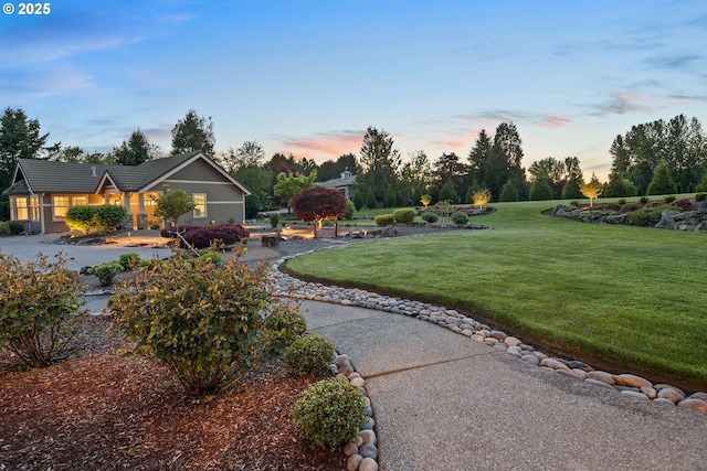 10000 NE 114th Cir, Vancouver, WA 98662 - yard at dusk with a yard