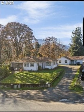 76464 High St, Oakridge, OR 97463 - ranch-style house featuring driveway and a front lawn