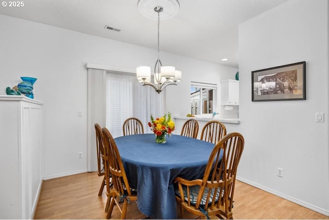 dining space with light wood finished floors, visible vents, baseboards, a chandelier, and recessed lighting