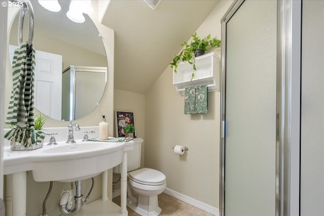 full bath featuring tile patterned flooring, toilet, baseboards, and a shower with door