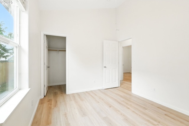 59673 Oak Ridge St, Saint Helens, OR 97051 - unfurnished bedroom featuring light wood-style floors, a spacious closet, a high ceiling, and a closet
