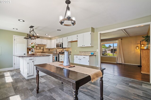 dining room with a chandelier, baseboards, and recessed lighting
