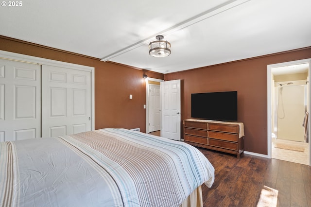 bedroom featuring dark wood-style floors, a closet, baseboards, and connected bathroom
