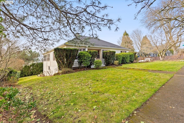 view of front facade with a front yard