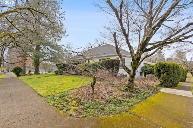 view of front of property with a front yard