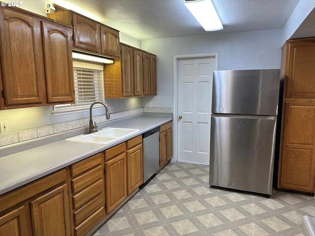2735 W Jay Ave, Roseburg, OR 97471 - kitchen featuring stainless steel appliances, a sink, light floors, light countertops, and a textured ceiling