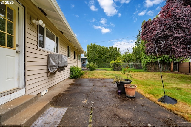 10438 NE Davis St, Portland, OR 97220 - view of patio
