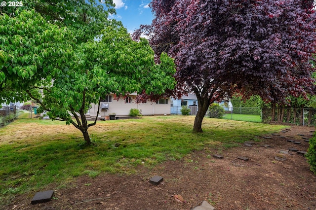 10438 NE Davis St, Portland, OR 97220 - view of yard