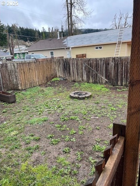 view of yard featuring fence