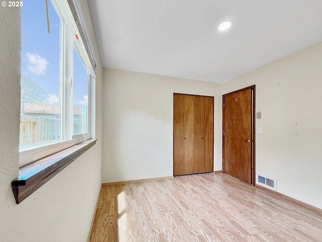 550 Velopa Ct, Brookings, OR 97415 - unfurnished bedroom featuring light wood finished floors, a closet, and baseboards