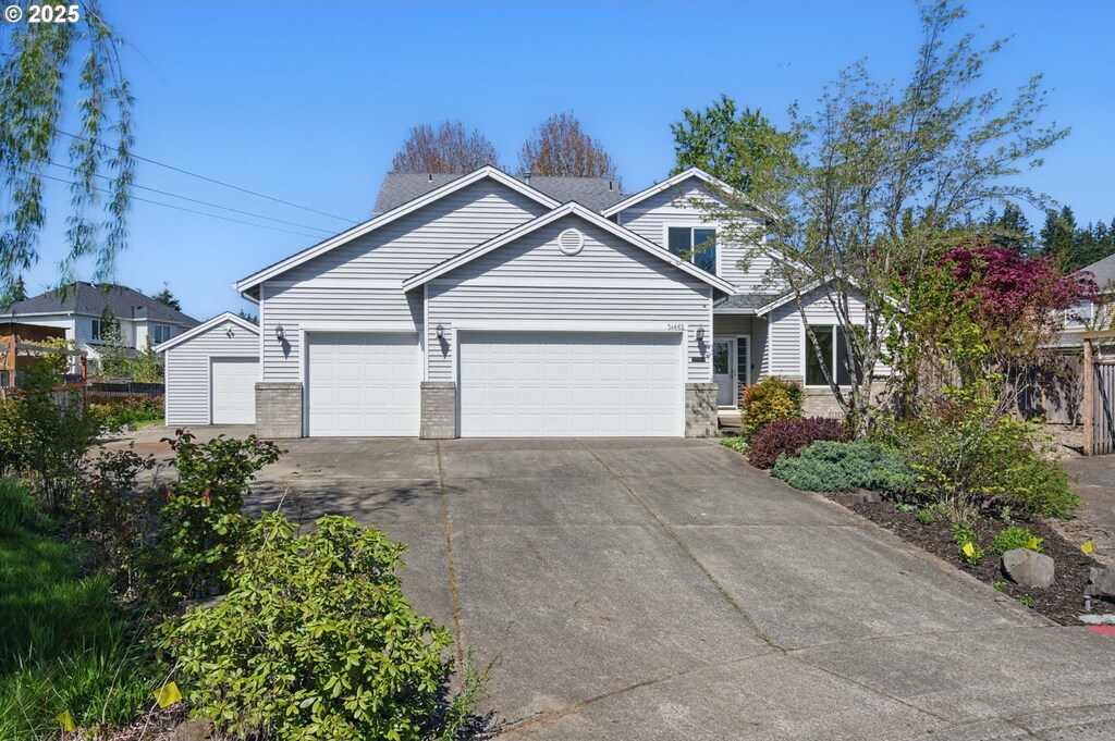 34662 Cascade St, Saint Helens, OR 97051 - view of front of home featuring a garage and driveway