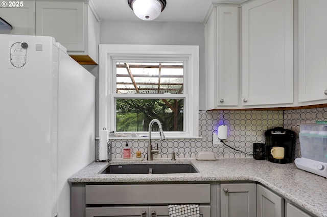 1533 Sequoia Ave, Springfield, OR 97477 - kitchen featuring freestanding refrigerator, a sink, tasteful backsplash, and white cabinetry
