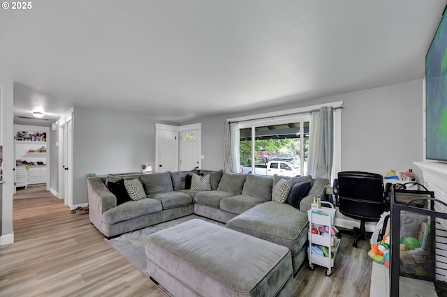 1533 Sequoia Ave, Springfield, OR 97477 - living area with light wood finished floors and baseboards
