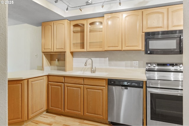 1621 NE 113th St Unit 132, Vancouver, WA 98686 - kitchen featuring appliances with stainless steel finishes, track lighting, light wood-style flooring, a sink, and light brown cabinets