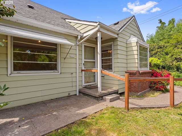 4315 SE 28th Pl, Portland, OR 97202 - entrance to property featuring roof with shingles