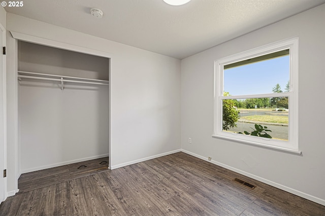 881 S Linden St, Cornelius, OR 97113 - unfurnished bedroom featuring wood finished floors and a closet