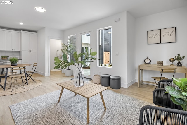 sitting room featuring recessed lighting, light wood-style flooring, and baseboards