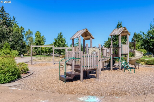 11469 SW Mont Blanc St, Wilsonville, OR 97070 - view of community jungle gym