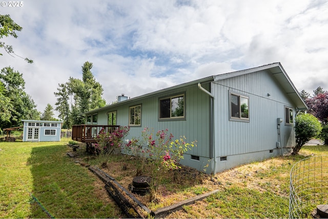 1193 Cedar Pl, Creswell, OR 97426 - view of side of property featuring crawl space, a lawn, and a deck