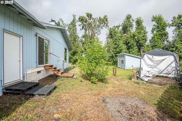 1193 Cedar Pl, Creswell, OR 97426 - view of yard with entry steps and an outbuilding