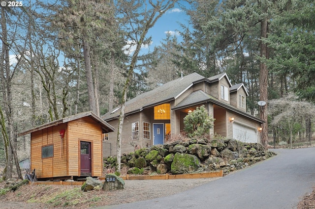 view of front facade with a garage