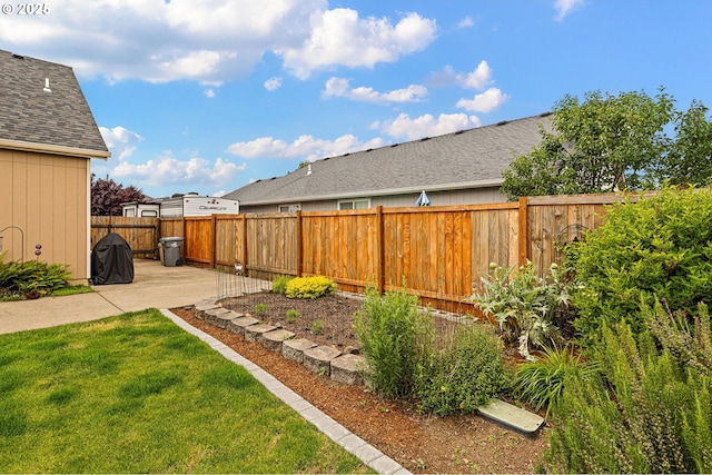 1190 Hazelnut Ct, Creswell, OR 97426 - view of yard featuring a patio area