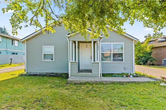 1483 5th St, Springfield, OR 97477 - bungalow-style home with a front yard